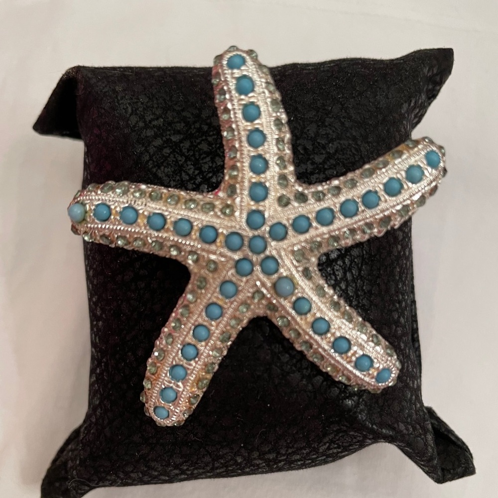 Starfish pin